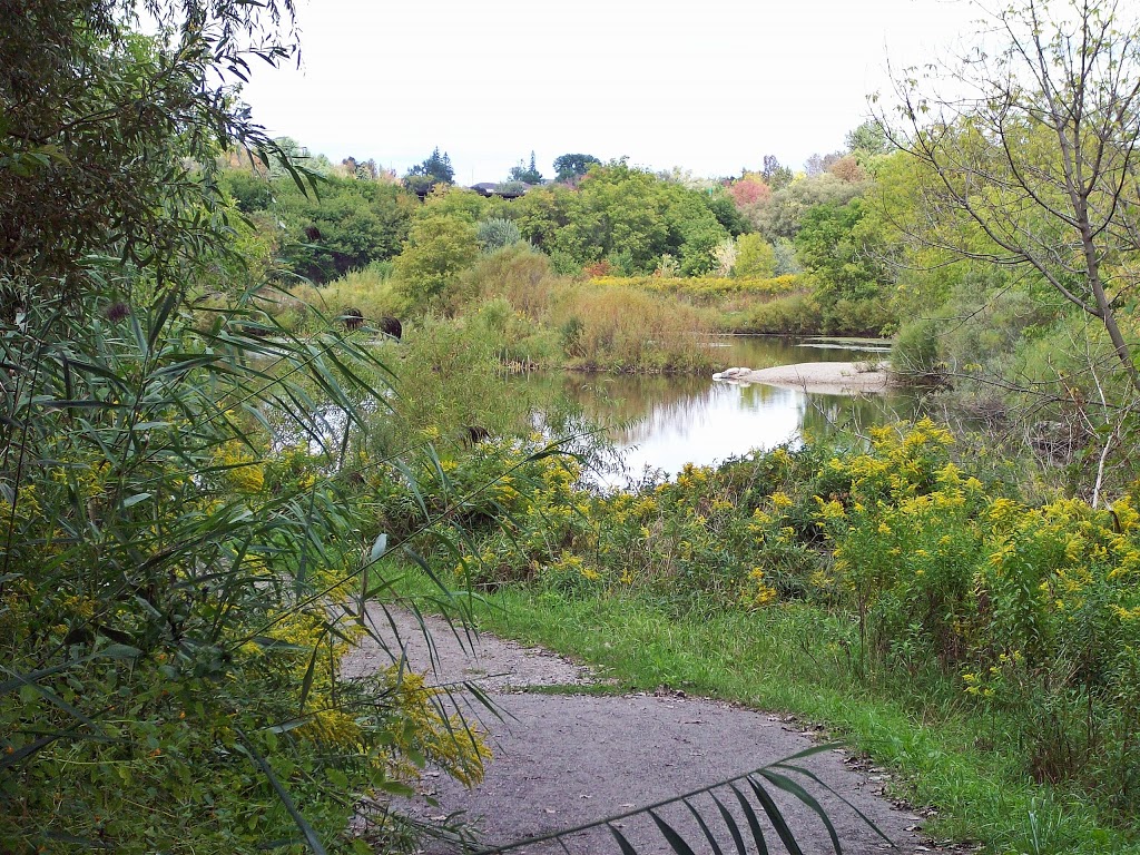 Peter Hallman Family Trail at Kolb Park | Centennial Ct, Kitchener, ON N2B 3X2, Canada