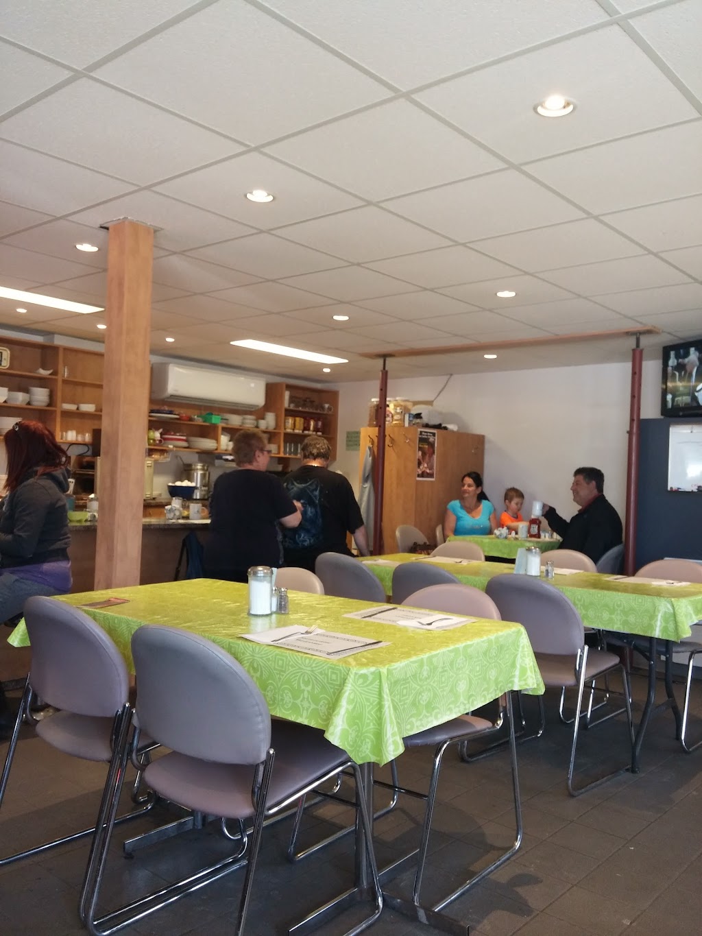 Restaurant Chez Clou Enr | 489 Chem. de la Réserve, Chicoutimi, QC G7J 3N7, Canada | Phone: (418) 545-8529