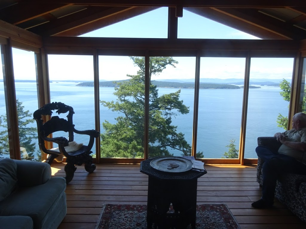 Whale Pod Chalet at Oaks Buff | North Pender Island, Southern Gulf Islands, BC V0N 2M2, Canada | Phone: (866) 228-4397