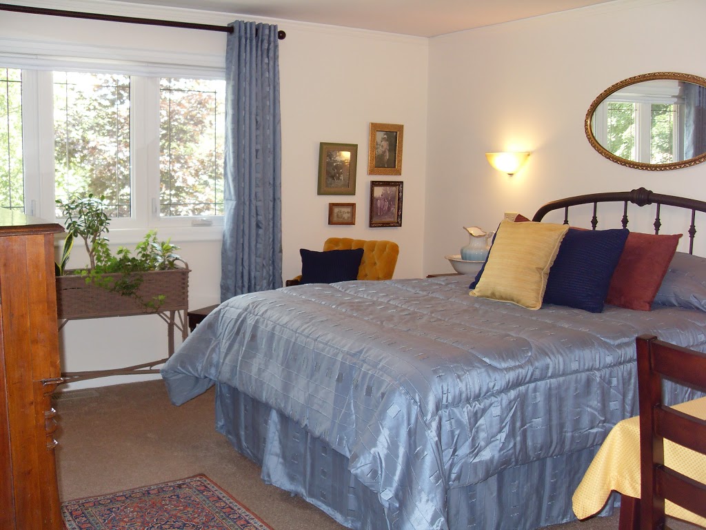 Colonial Creekside Grand Guest House | 485 Bridge St W, Waterloo, ON N2K 1L5, Canada | Phone: (519) 886-2726