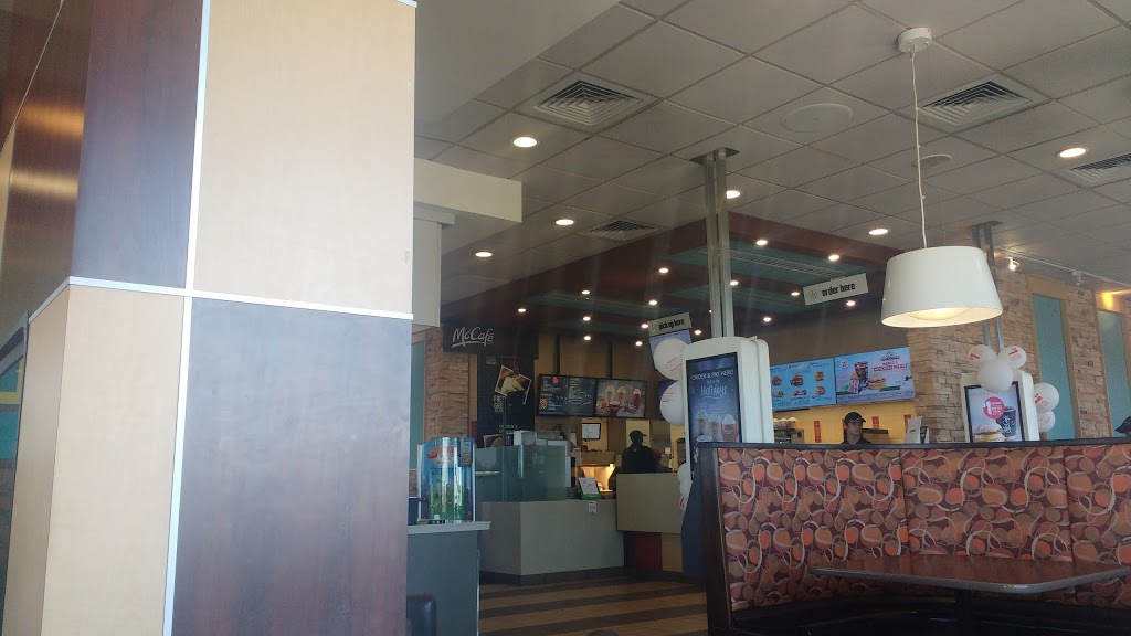 McDonalds | 390 Maidstone Ave W, Essex, ON N8M 2X5, Canada | Phone: (519) 776-4343