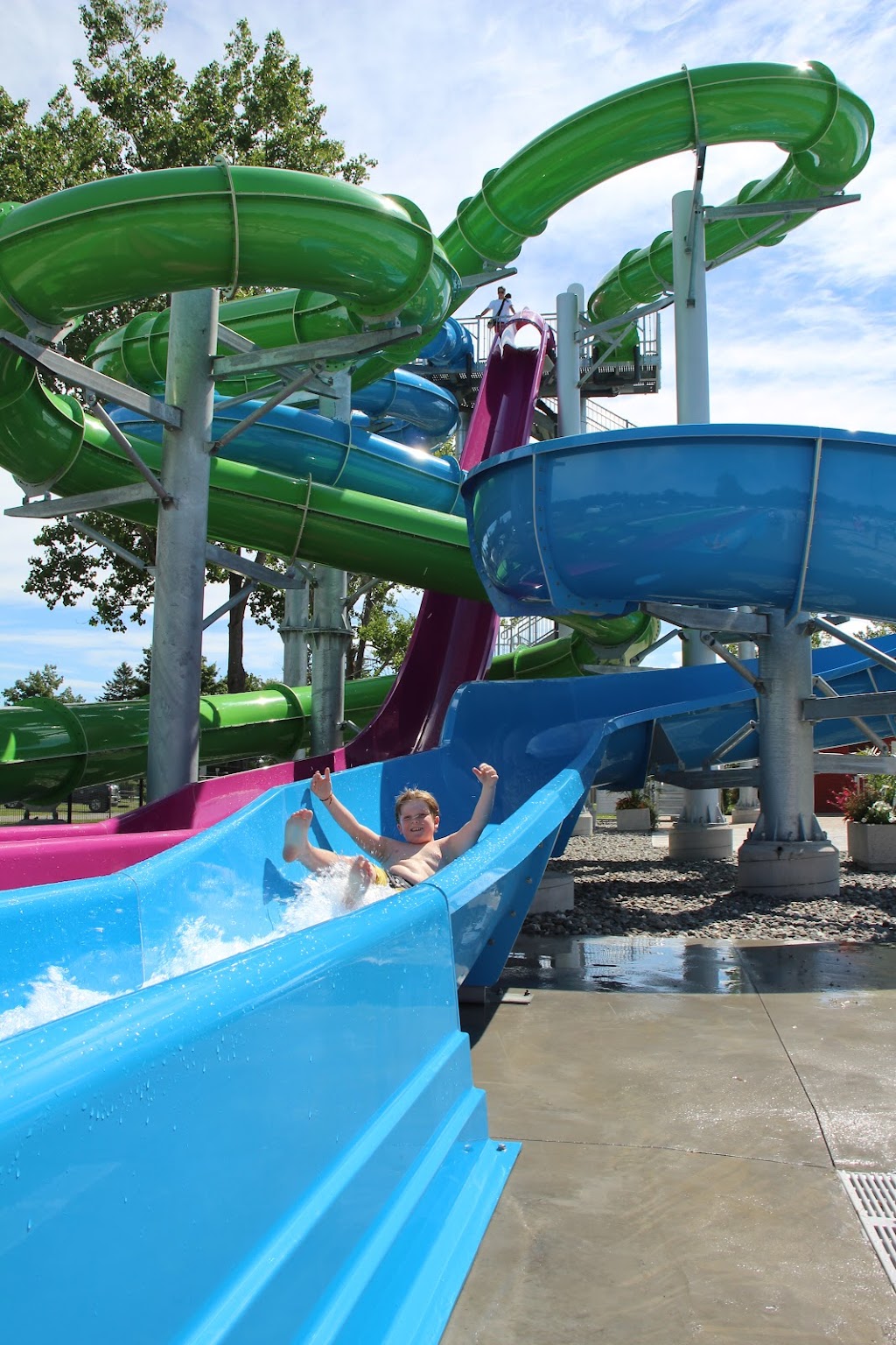 Parc aquatique Pointe-aux-Oies | 50 Av. du Bass. N, Montmagny, QC G5V 2B7, Canada | Phone: (418) 241-5156