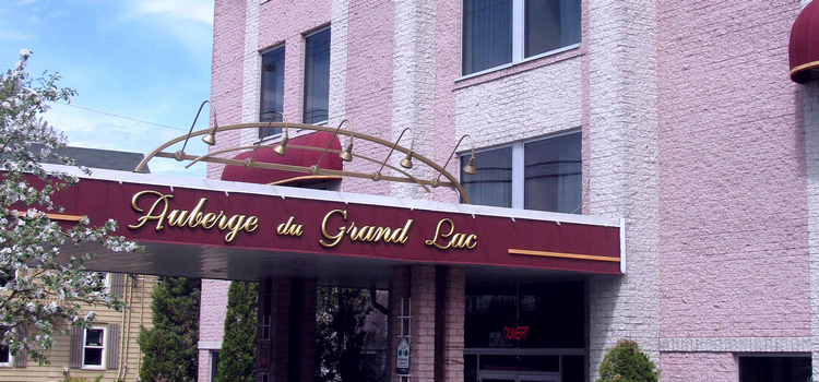 Auberge du Grand Lac | 40 Rue Merry S, Magog, QC J1X 3L1, Canada | Phone: (819) 847-4039