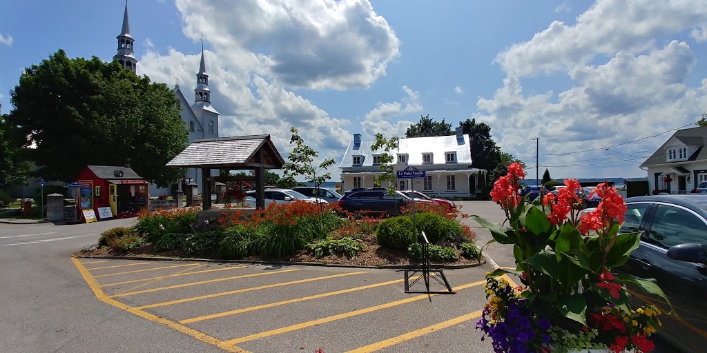 Presbytère de la Sainte-Famille à Cap-Santé | 30 Place de lÉglise, Cap-Santé, QC G0A 1L0, Canada | Phone: (418) 285-2311