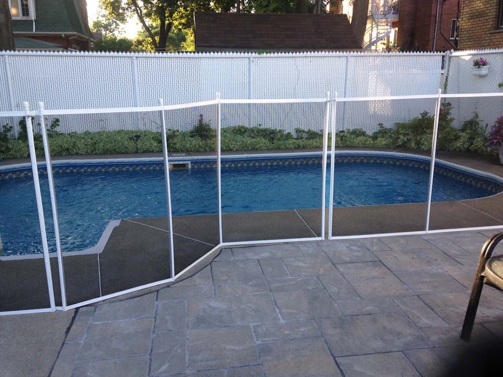 Clôture de piscine amovible Pool Guard | 123 Pl. du Phare, Lavaltrie, QC J5T 1C3, Canada | Phone: (514) 206-1886