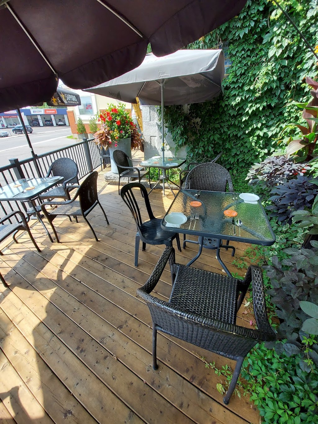 Restaurant Villa DEste | 7b Rue St Georges, Saint-Jérôme, QC J7Z 4Z1, Canada | Phone: (450) 431-1440