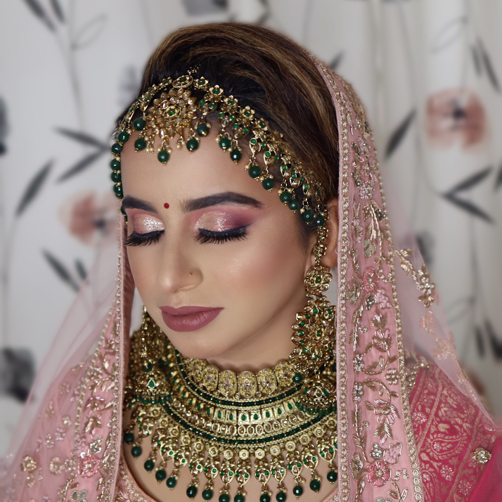 Ginni Wadhwa Makeovers | 67 Newlyn Crescent, Brampton, ON L6V 3A9, Canada | Phone: (437) 778-6601