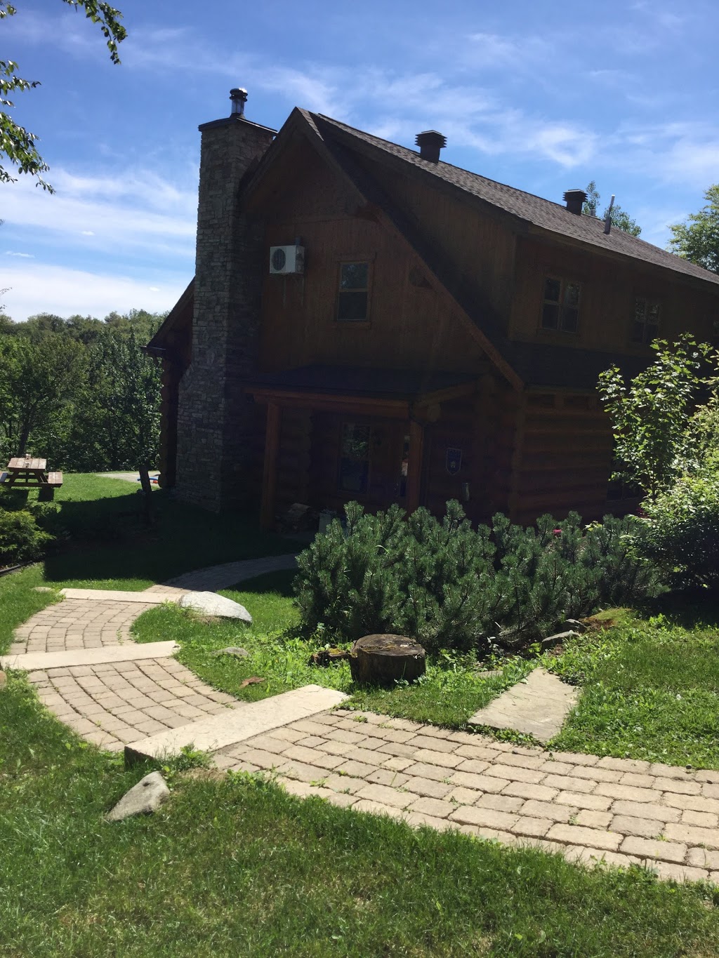 Chalet 2 - Ours | 7 Chemin du Geai-Bleu, Mille-Isles, QC J0R 1A0, Canada | Phone: (514) 686-3563