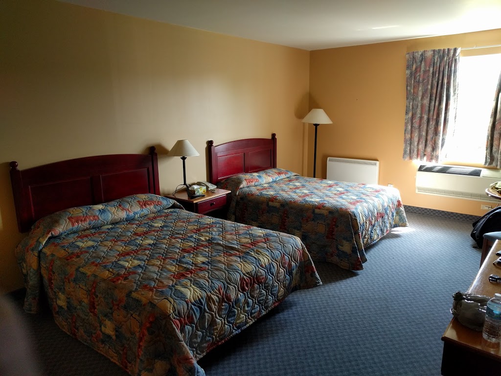 Le Portneuvois Hotel | 101 Rue Siméon Delisle, Portneuf, QC G0A 2Y0, Canada | Phone: (418) 286-6400