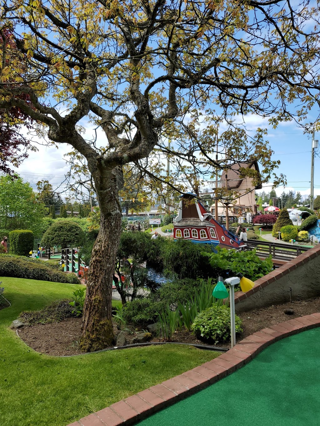 Paradise Mini Golf and Fun Park | 375 Island Hwy W, Parksville, BC V9P 1A1, Canada | Phone: (866) 325-1874