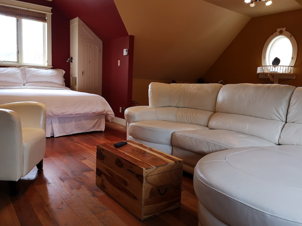 Au Cachalot Caché le gîte hôtel | 318 Rue Dupont Gravé, Tadoussac, QC G0T 2A0, Canada | Phone: (418) 235-4471