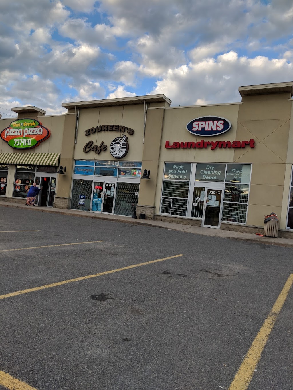 Spins Laundrymart | 320 McArthur Ave., Vanier, ON K1L 5G2, Canada | Phone: (613) 667-9209