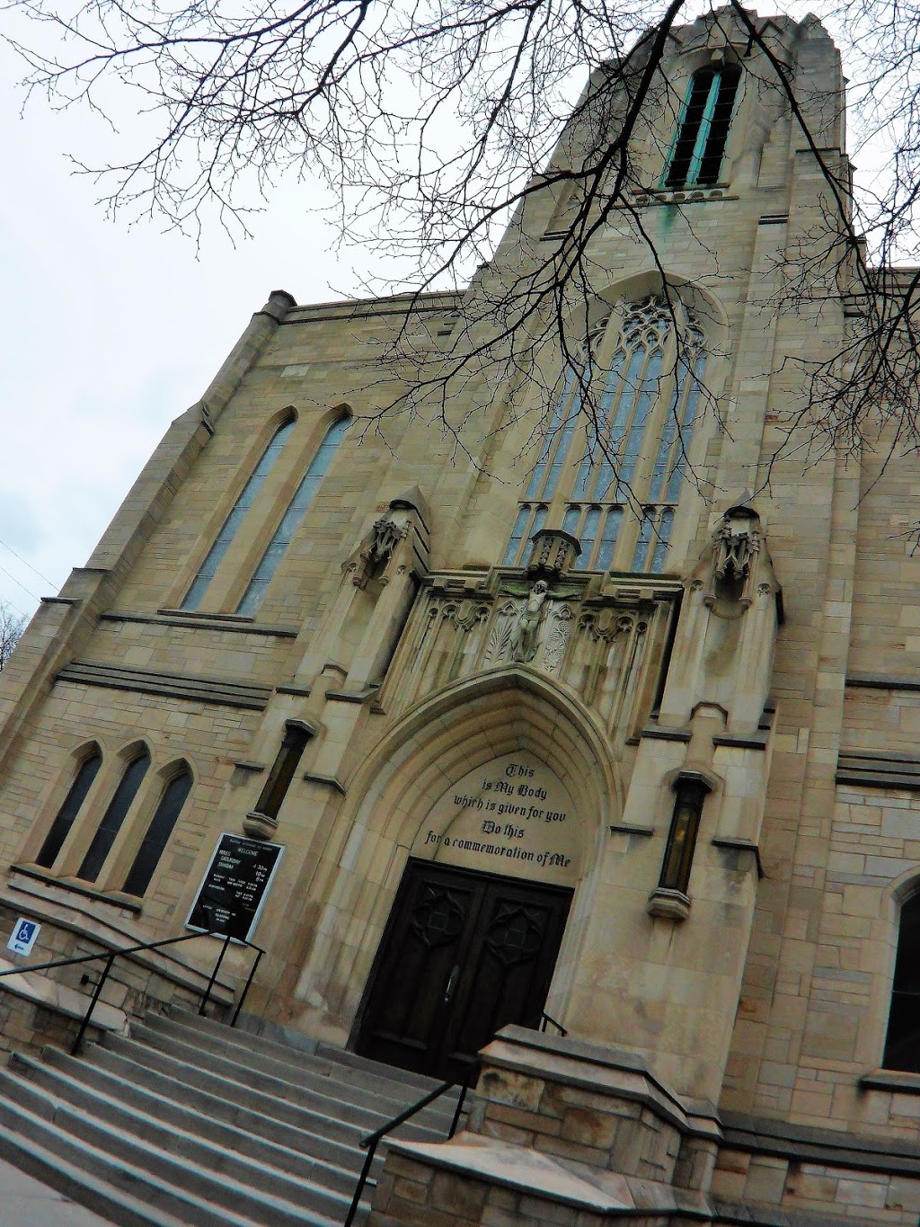 Church of the Blessed Sacrament | 194 Fourth Avenue, Ottawa, ON K1S 2L6, Canada | Phone: (613) 232-4891