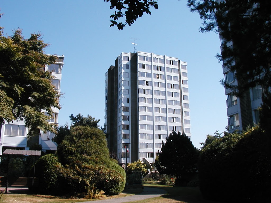 Grandview Towers | 1425 E 3rd Ave, Vancouver, BC V5N 5M1, Canada | Phone: (604) 253-5352