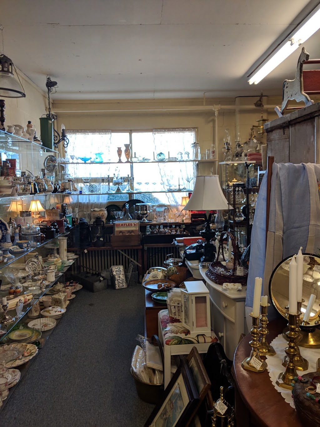 Lakeshore Antiques & Treasures | 855 Lakeshore Rd, Niagara-on-the-Lake, ON L0S 1J0, Canada | Phone: (905) 646-1965