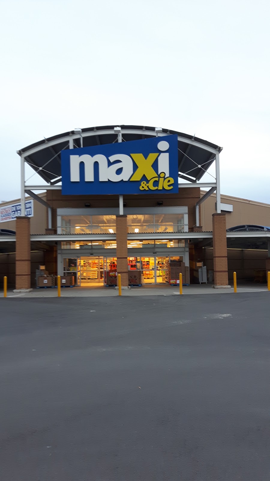 Maxi & Cie | 7900 Boulevard Cousineau, Saint-Hubert, QC J3Z 1H2, Canada | Phone: (450) 676-4144