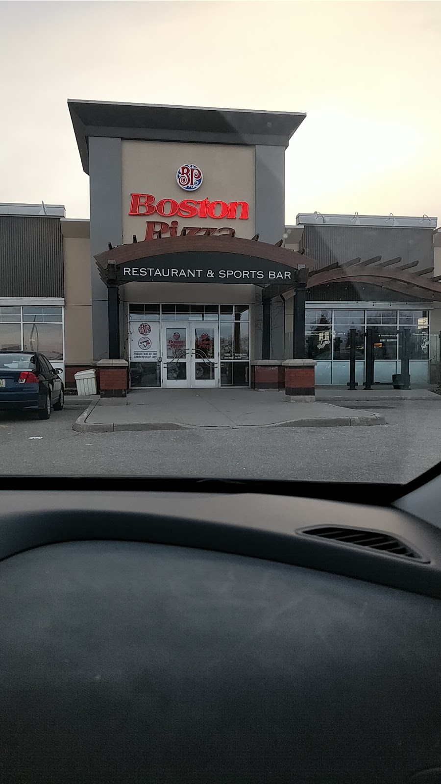 Boston Pizza | 299 Wayne Gretzky Pkwy, Brantford, ON N3R 8A5, Canada | Phone: (519) 751-2304