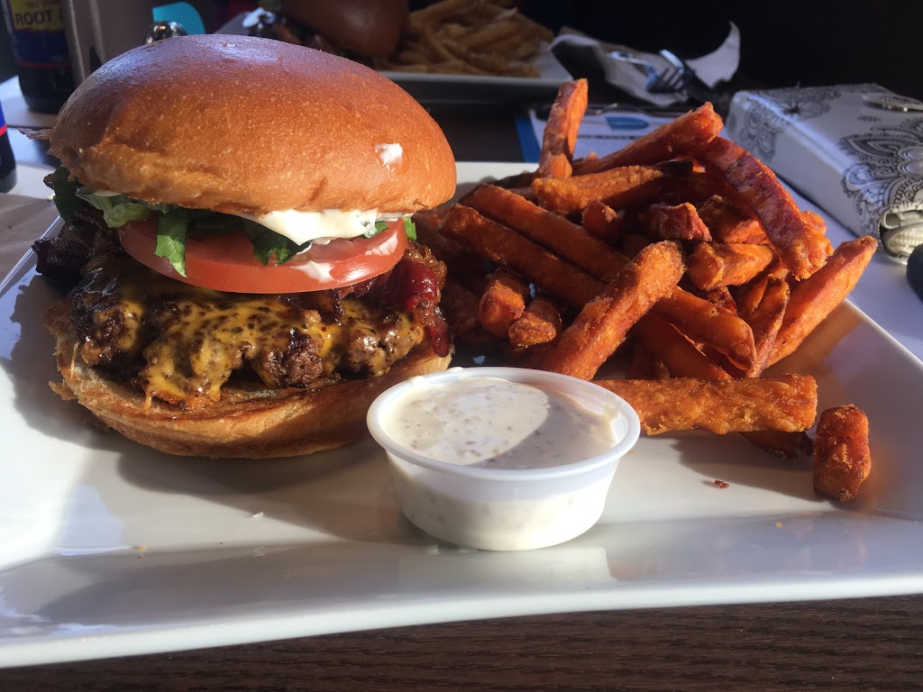 Delux Burger Bar | 101, 150 Bellerose Dr, St. Albert, AB T8N 7A4, Canada | Phone: (780) 569-2747