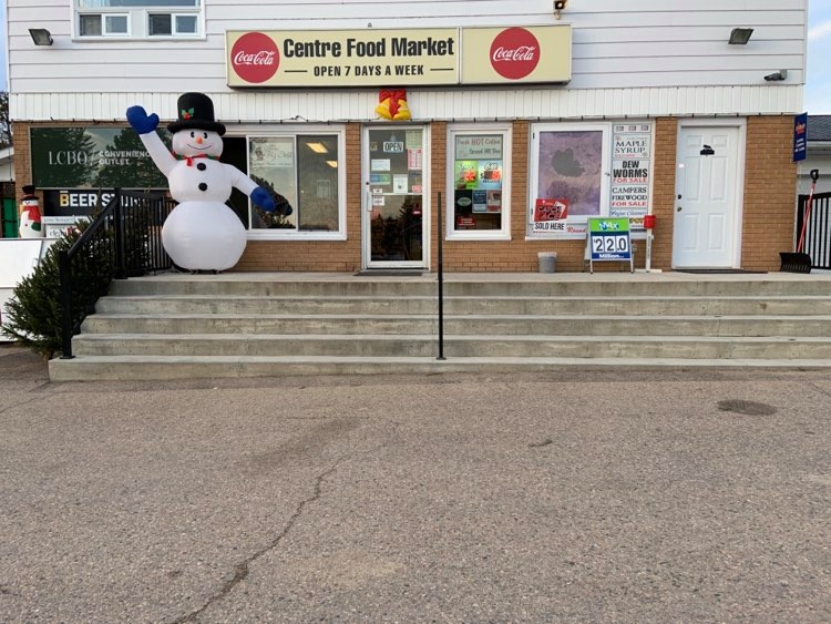 Round Lake Centre Food Market | 2664 Round Lake Rd, Round Lake Centre, ON K0J 2J0, Canada | Phone: (613) 757-3458