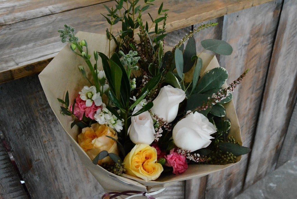 Eastern Hemlock Florals | 8836 County Rd 93, Midland, ON L4R 4K4, Canada | Phone: (705) 209-1464