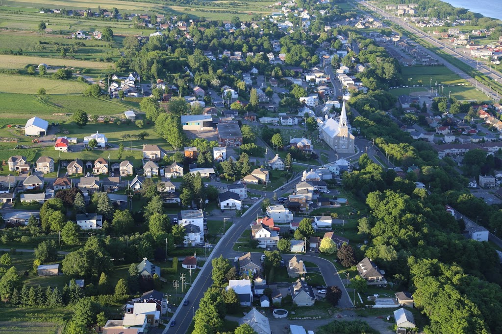 School La Châtelaine Et De La Place-De-Léveil | 273 Rue du Couvent, Château-Richer, QC G0A 1N0, Canada | Phone: (418) 821-8077