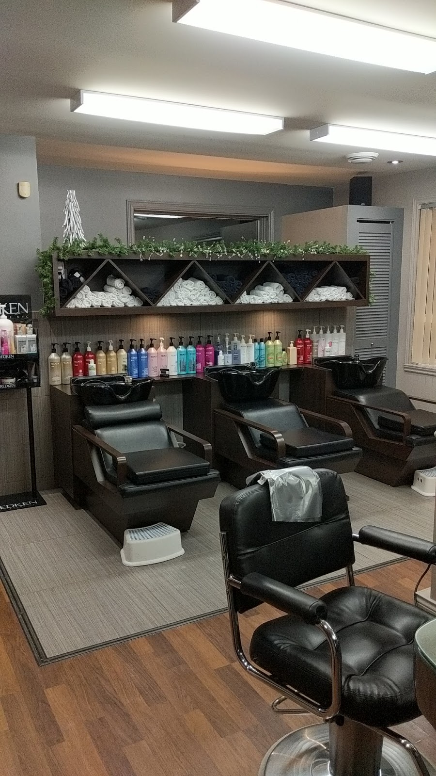 Salon Capucine Coiffure Inc | 1371 Rue Provancher, Québec, QC G1Y 1R7, Canada | Phone: (418) 653-3537