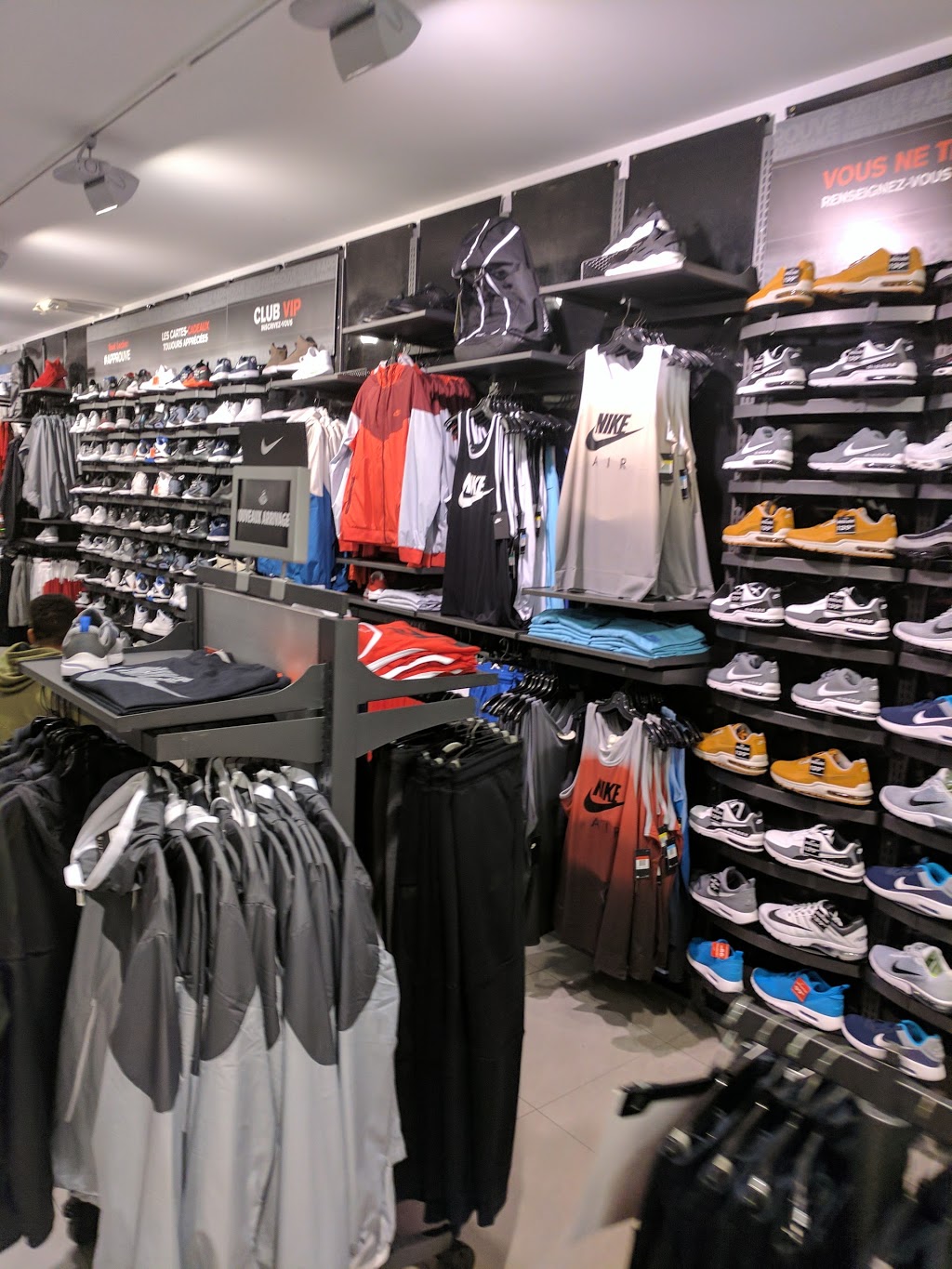 Foot Locker | 7999 Blvd Gal D Anjou Ste K008 Ville D, Anjou, QC H1M 1W9, Canada | Phone: (514) 352-2321