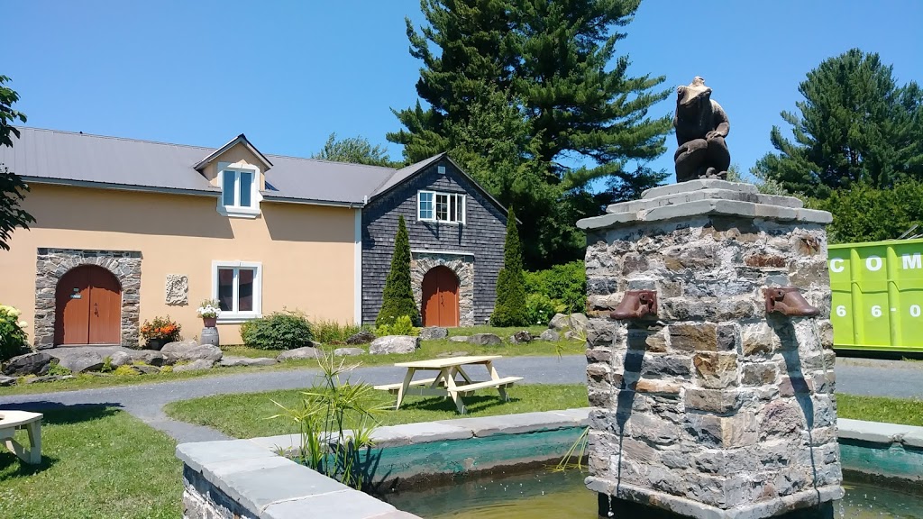 Clos Saragnat | 100 Chemin de Richford, Frelighsburg, QC J0J 1C0, Canada | Phone: (450) 298-1444