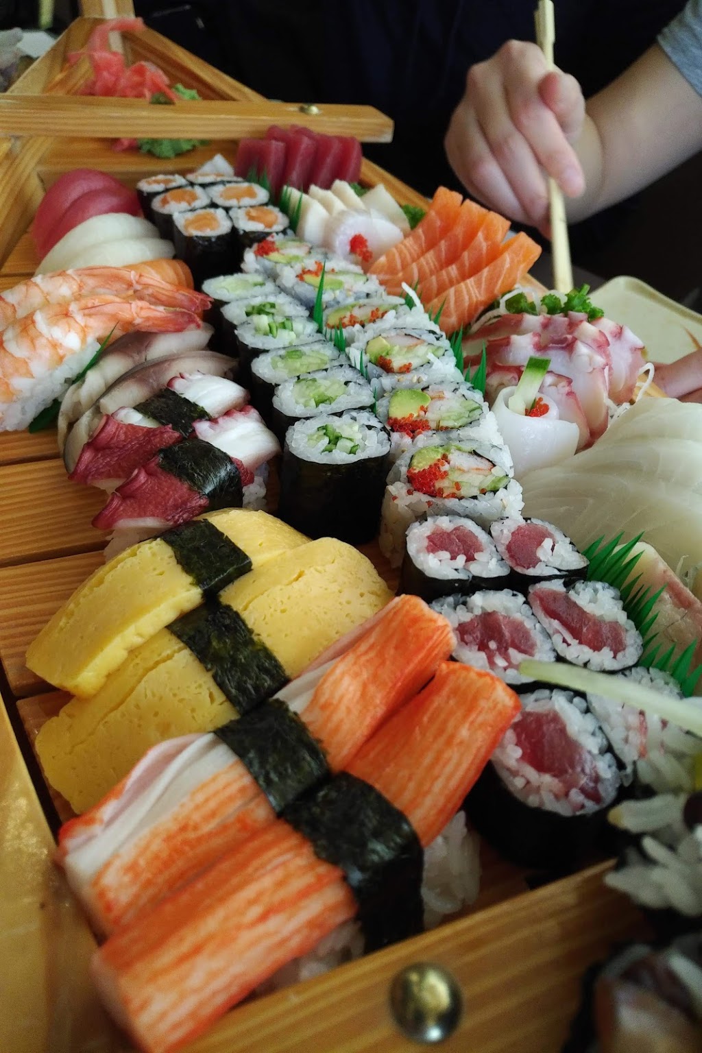 DoubleSushi | 2795 Danforth Ave, Toronto, ON M4C 1M2, Canada | Phone: (416) 698-2168