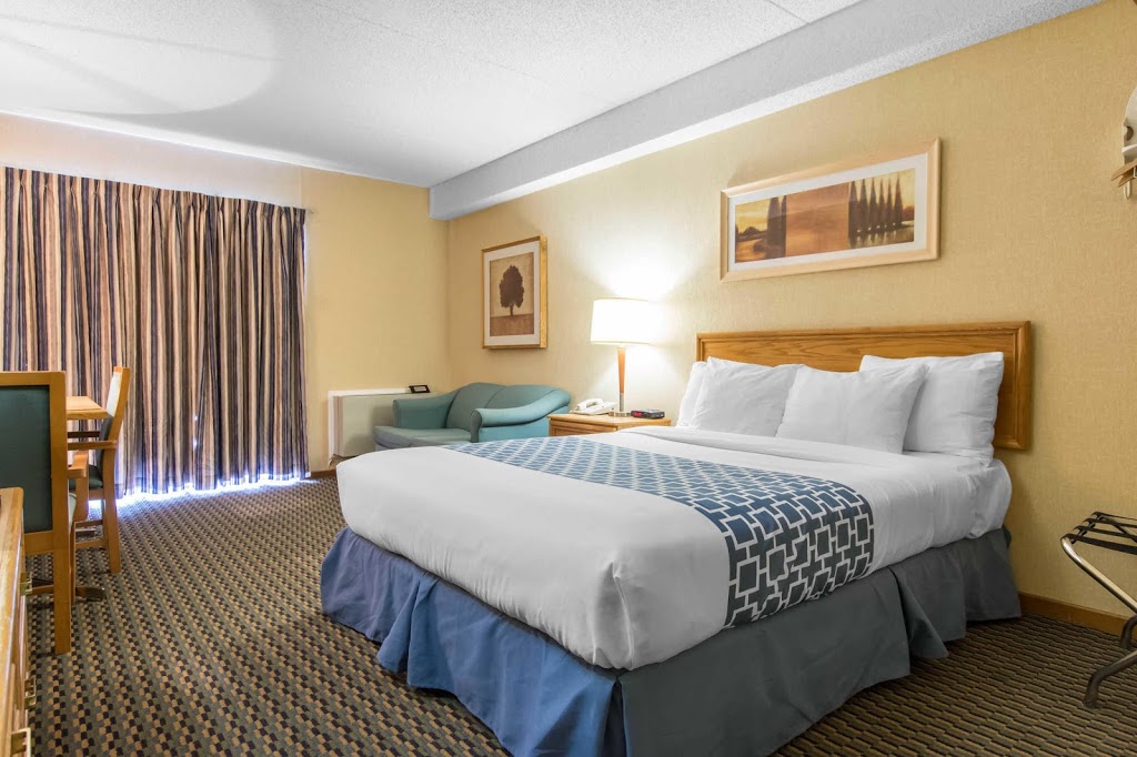 Econo Lodge Airport | 7320 Boulevard Wilfrid-Hamel, Québec, QC G2G 1C1, Canada | Phone: (418) 872-5038