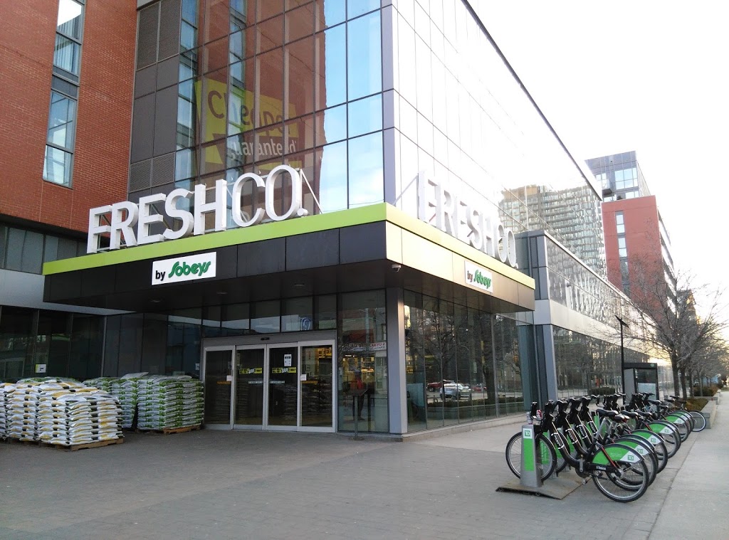 FreshCo Parliament & Dundas | 325 Parliament St, Toronto, ON M5A 2Z3, Canada | Phone: (416) 955-0717