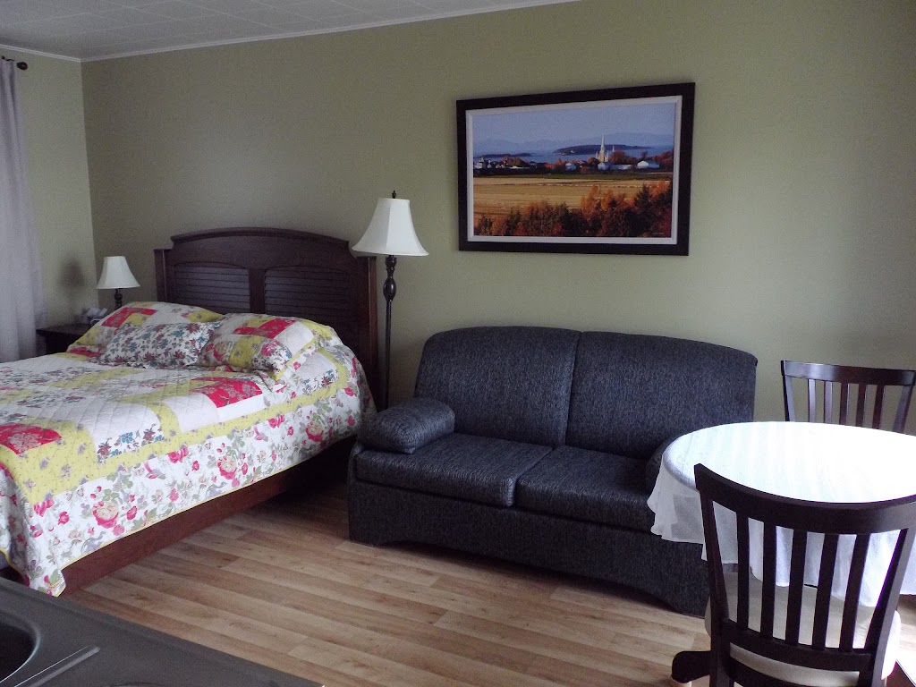 Motel Cap Blanc | 300 Av. Morel, Kamouraska, QC G0L 1M0, Canada | Phone: (418) 492-2919