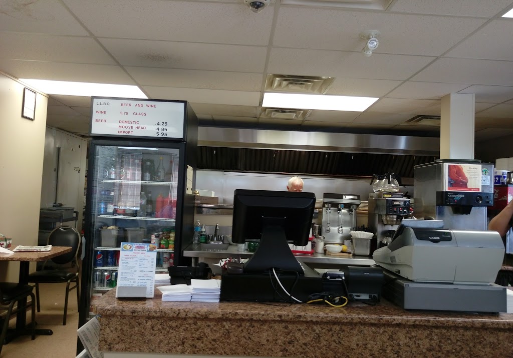 Rallis Burger Family Restaurant | 888 Ward St, Bridgenorth, ON K0L 1H0, Canada | Phone: (705) 292-7222