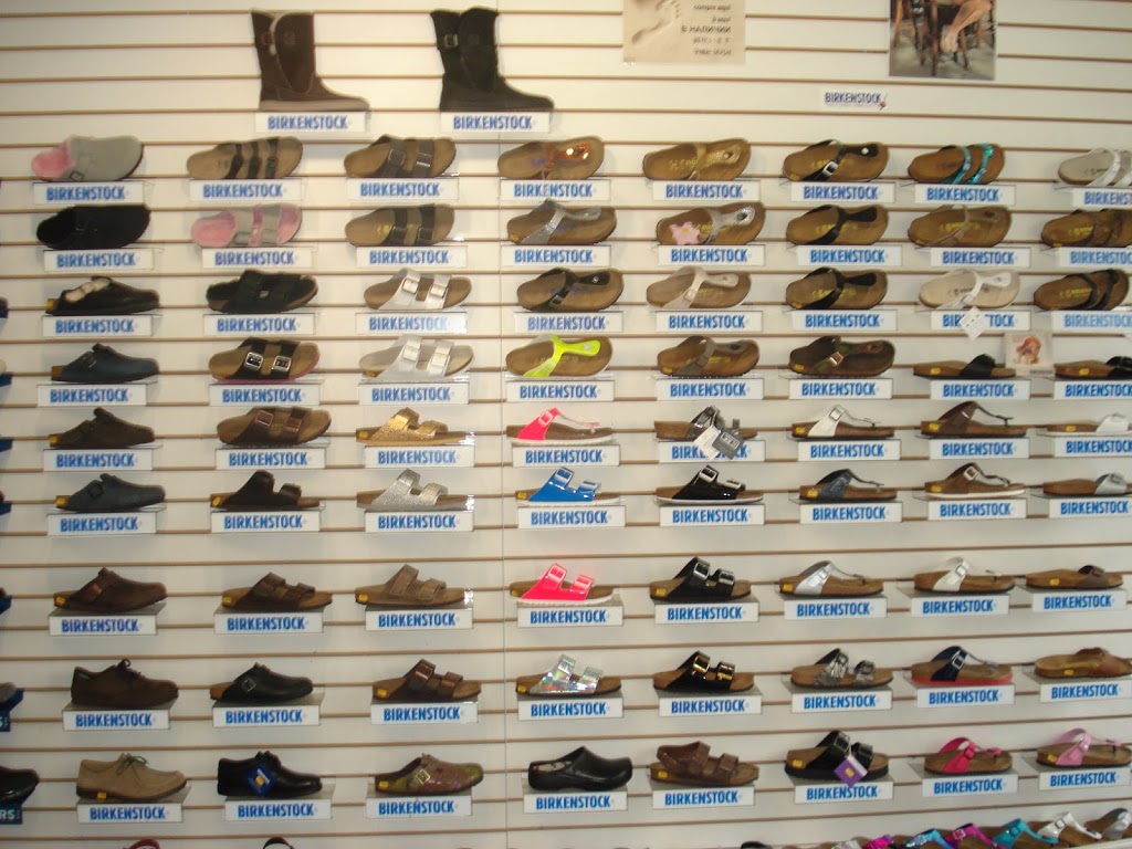 Circle Shoes | 2597 Yonge St, Toronto, ON M4P 2J1, Canada | Phone: (416) 489-4379