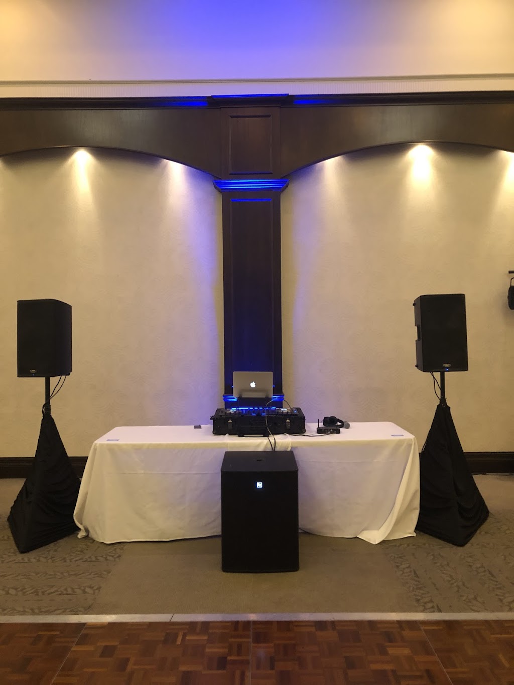 Simple Photo Booth | 2449 Whittaker Dr, Burlington, ON L7P 4A2, Canada | Phone: (416) 884-4991