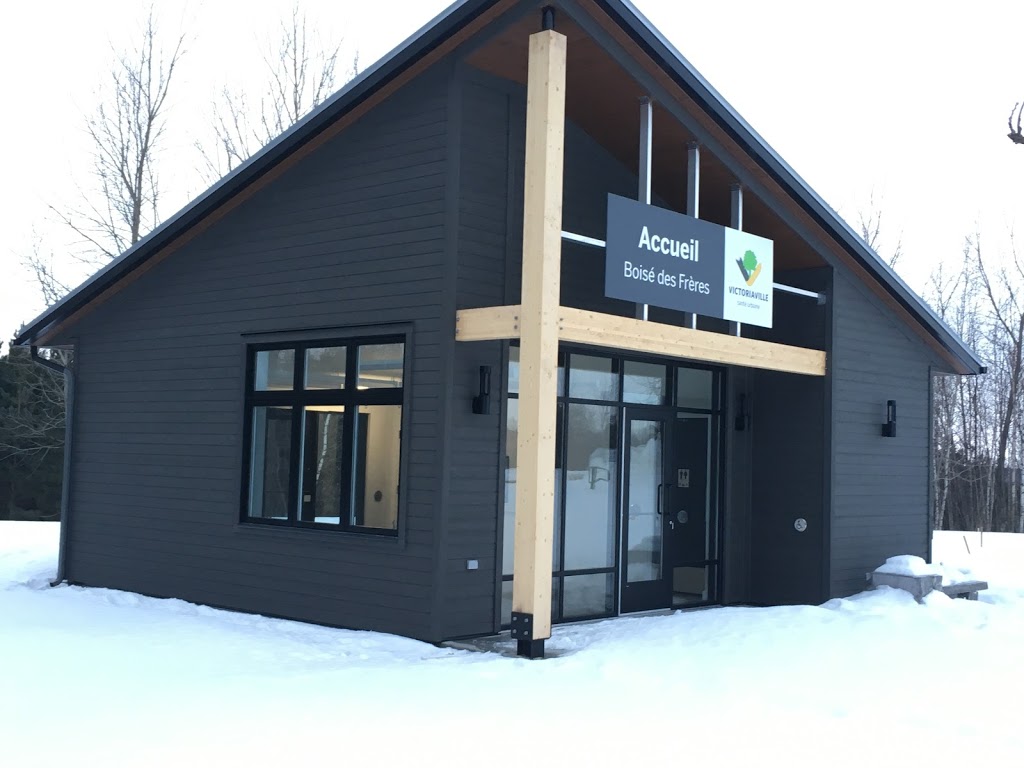 Stationnement du Boisé des Frères | 69 Rue Poisson, Victoriaville, QC G6P 6P2, Canada | Phone: (819) 758-1571