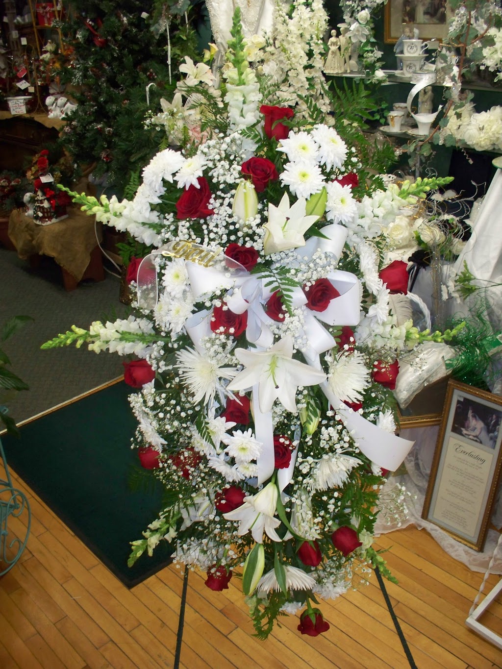 Margarets Fernlea Flowers & Gifts | 7 Talbot St E, Aylmer, ON N5H 1H3, Canada | Phone: (519) 773-3132