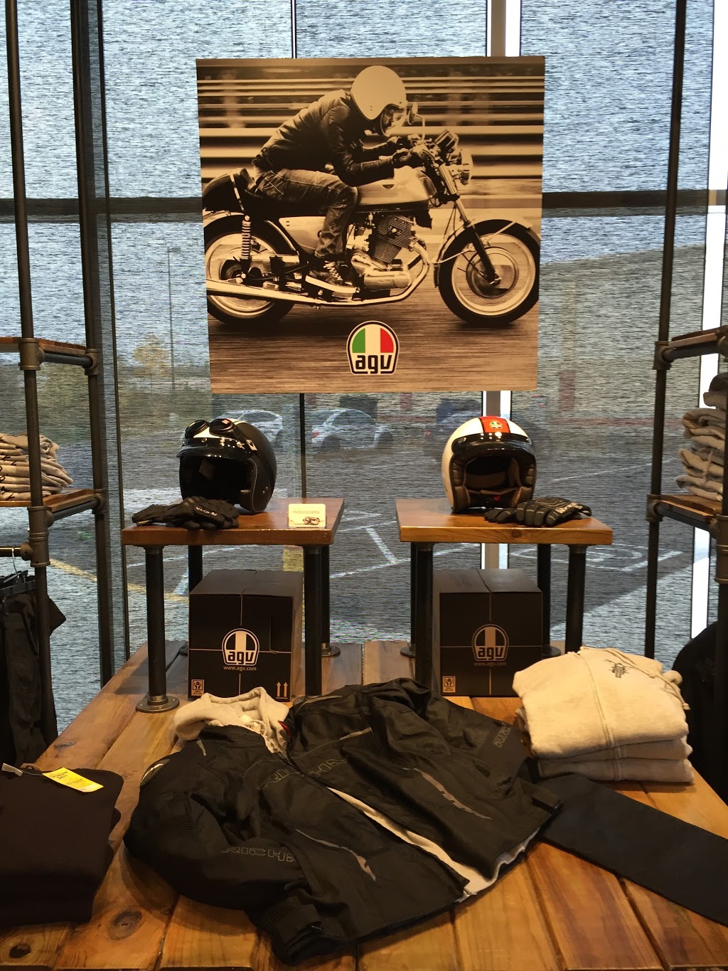 Motocicletta | 2301 Appleby Line, Burlington, ON L7L 0M3, Canada | Phone: (905) 336-7333