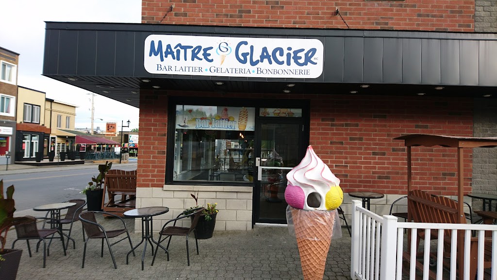 Maître Glacier Centre-Ville Granby | 335 Rue Principale, Granby, QC J2G 2W5, Canada | Phone: (450) 372-0561