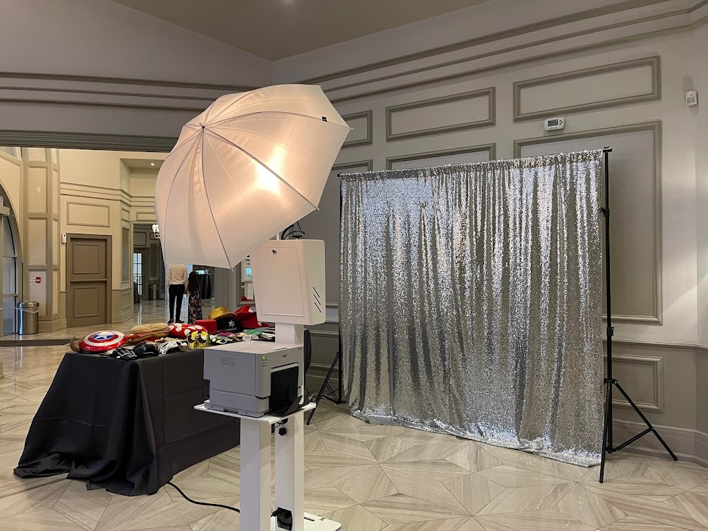 Dcyanphotobooth | 1010 Glen St, Oshawa, ON L1J 6J2, Canada | Phone: (416) 830-4328