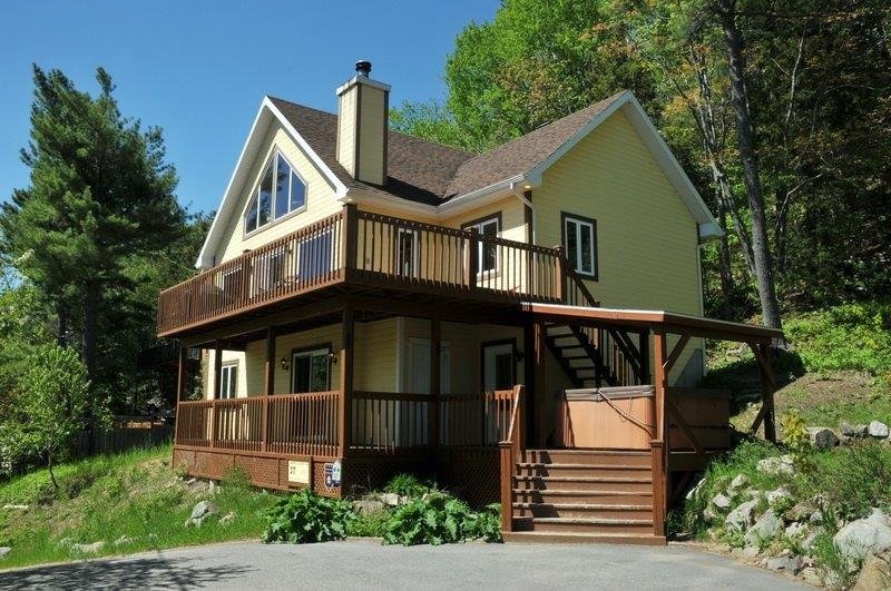 Le Très-Chic - LesChicsChalets.com | 37 Chem. du Vieux Quai, Baie-Saint-Paul, QC G3Z 1C2, Canada | Phone: (418) 554-6505