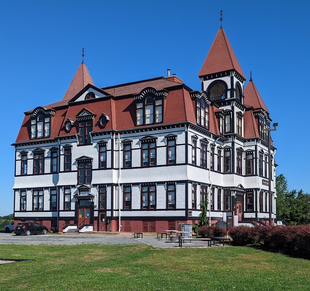 Lunenburg Academy of Music Performance | 97-101 Kaulbach St, Lunenburg, NS B0J 2C0, Canada | Phone: (902) 634-8667