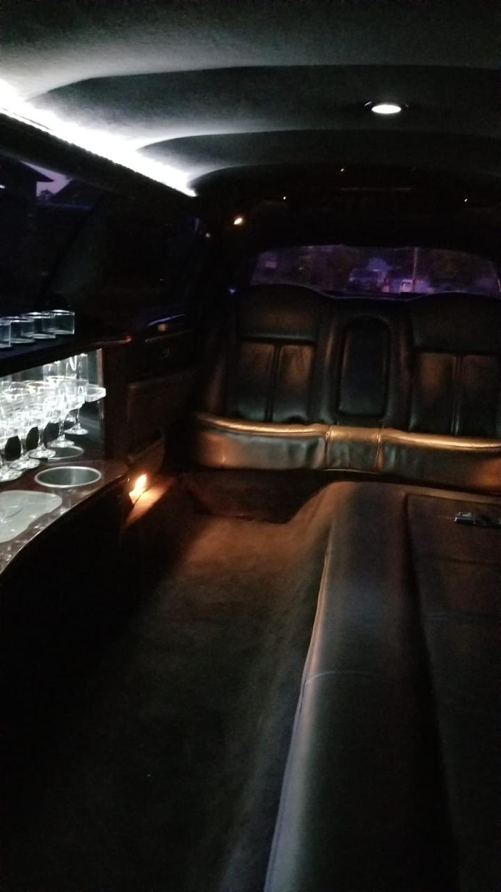 Aero line Limo | 74 Saugeen Crescent, Scarborough, ON M1K 3N1, Canada | Phone: (416) 564-0677