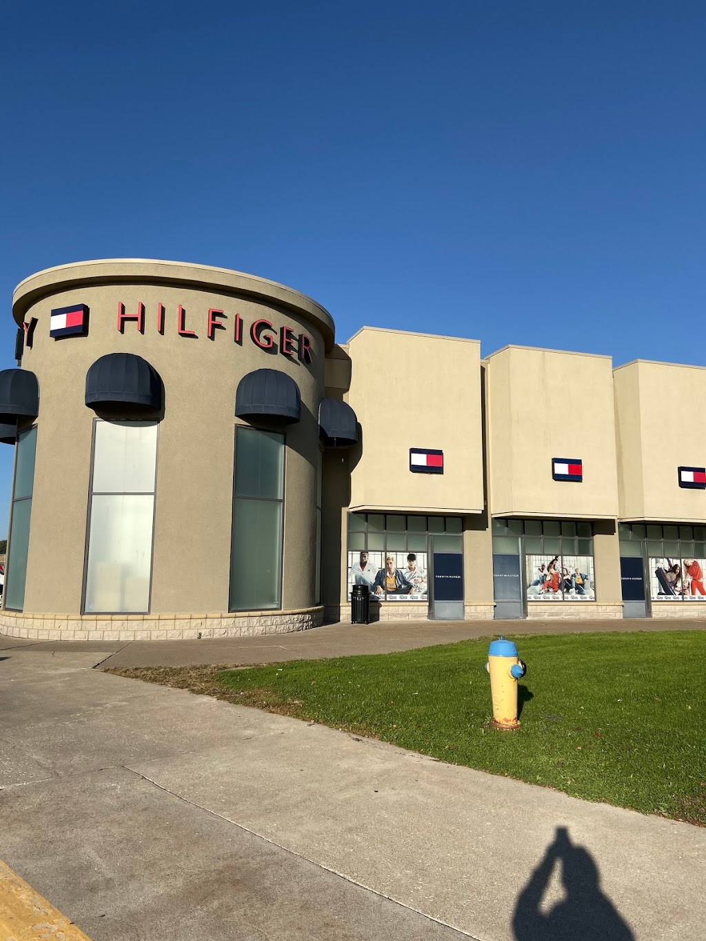 Tommy Hilfiger | 1555 Talbot Rd, Windsor, ON N9H 2N2, Canada | Phone: (519) 250-7922