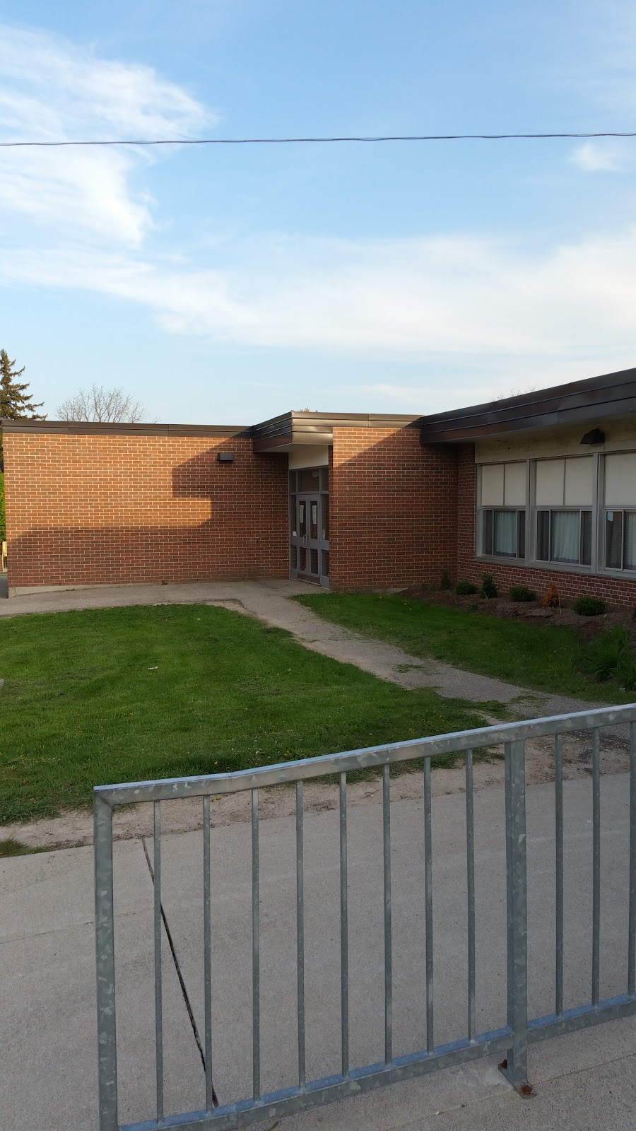 Bridgeport Public School | 59 Bridge St W, Kitchener, ON N2K 1K6, Canada | Phone: (519) 743-4318