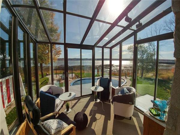 Villa Au bord de leau Maison de vacance à louer | 6913 Chem. Royal, Saint-Laurent-de-lÎle-dOrléans, QC G0A 3Z0, Canada | Phone: (418) 931-7474