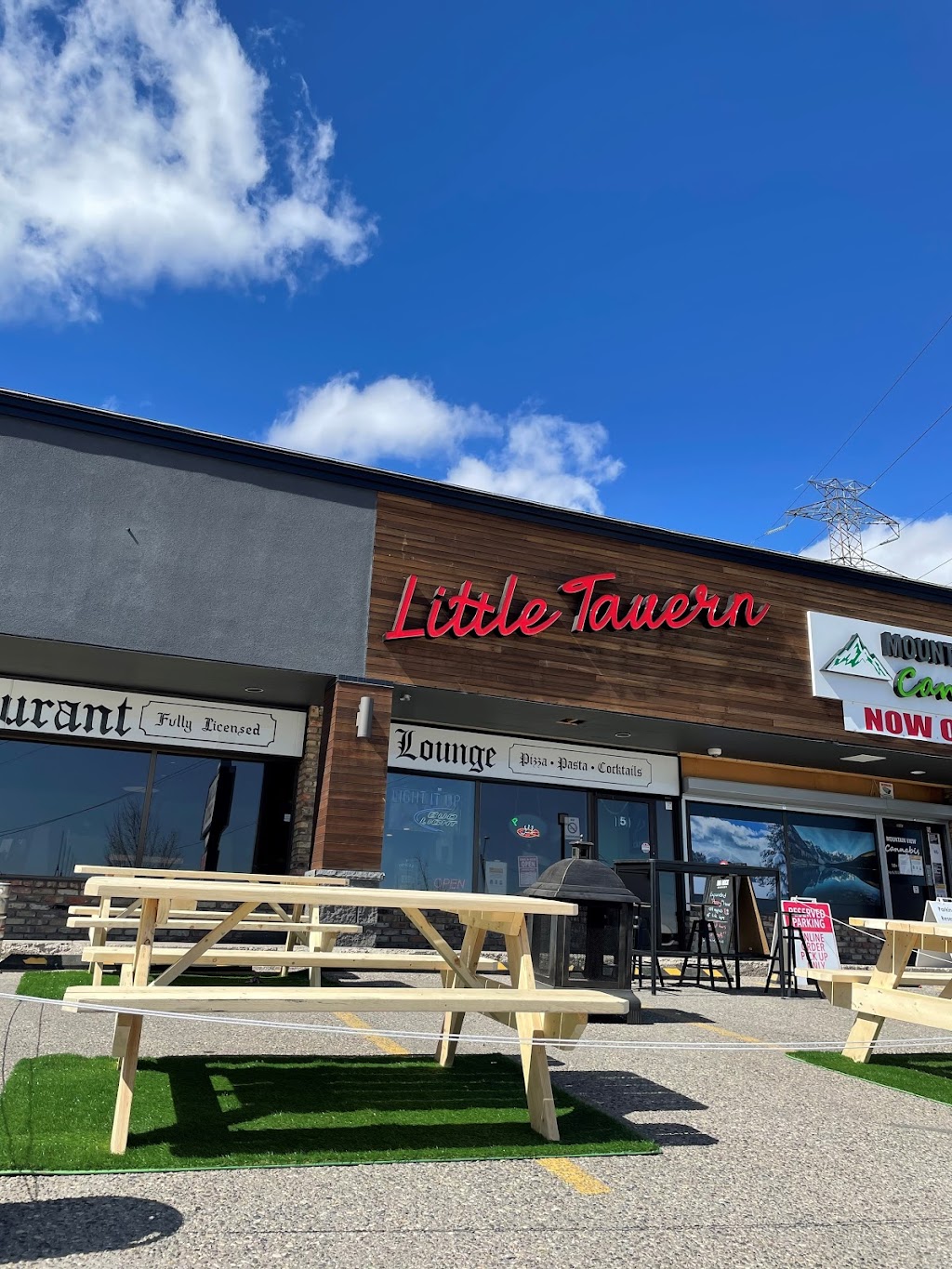 Little Tavern | 5555 Strathcona Hill SW #5, Calgary, AB T3H 1S2, Canada | Phone: (403) 475-8875