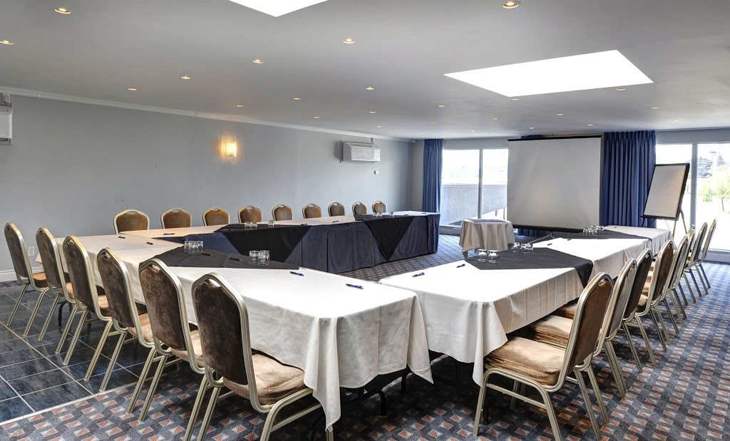 Travelodge Hotel & Convention Center by Wyndham Quebec City | 3125 Boulevard Hochelaga, Québec, QC G1W 2P9, Canada | Phone: (800) 463-5241