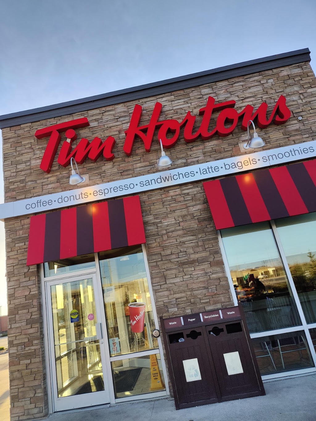 Tim Hortons | 109 Mapleview Dr W, Barrie, ON L4N 9H7, Canada | Phone: (705) 735-3371