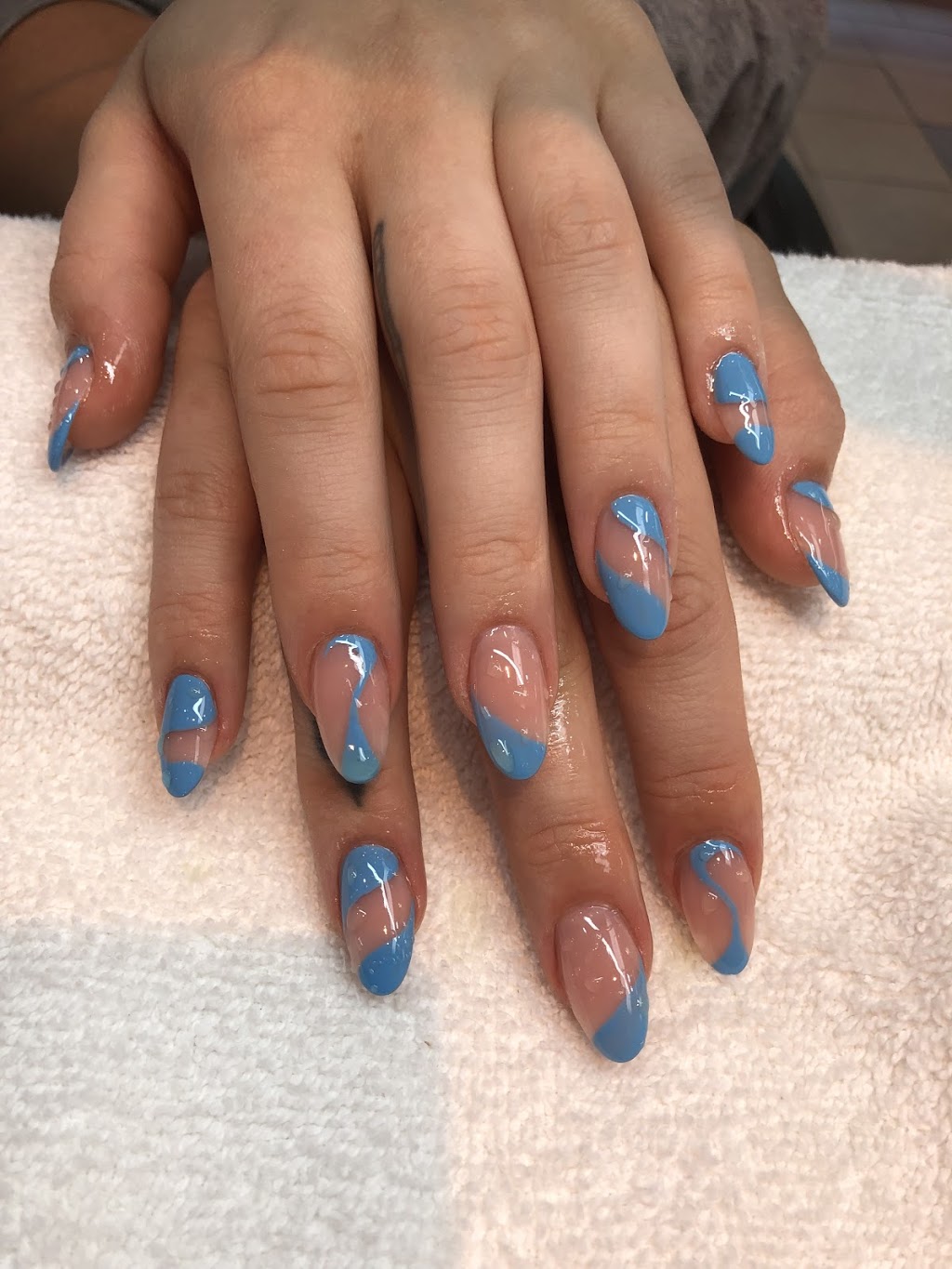 Nail Queens | 32500 S Fraser Way, Abbotsford, BC V2T 4W1, Canada | Phone: (604) 504-5583